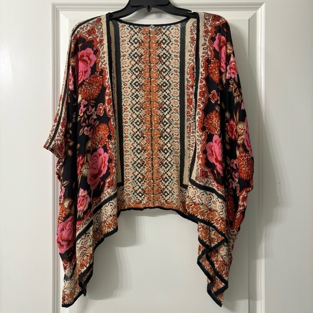 En Creme Shrug size Small